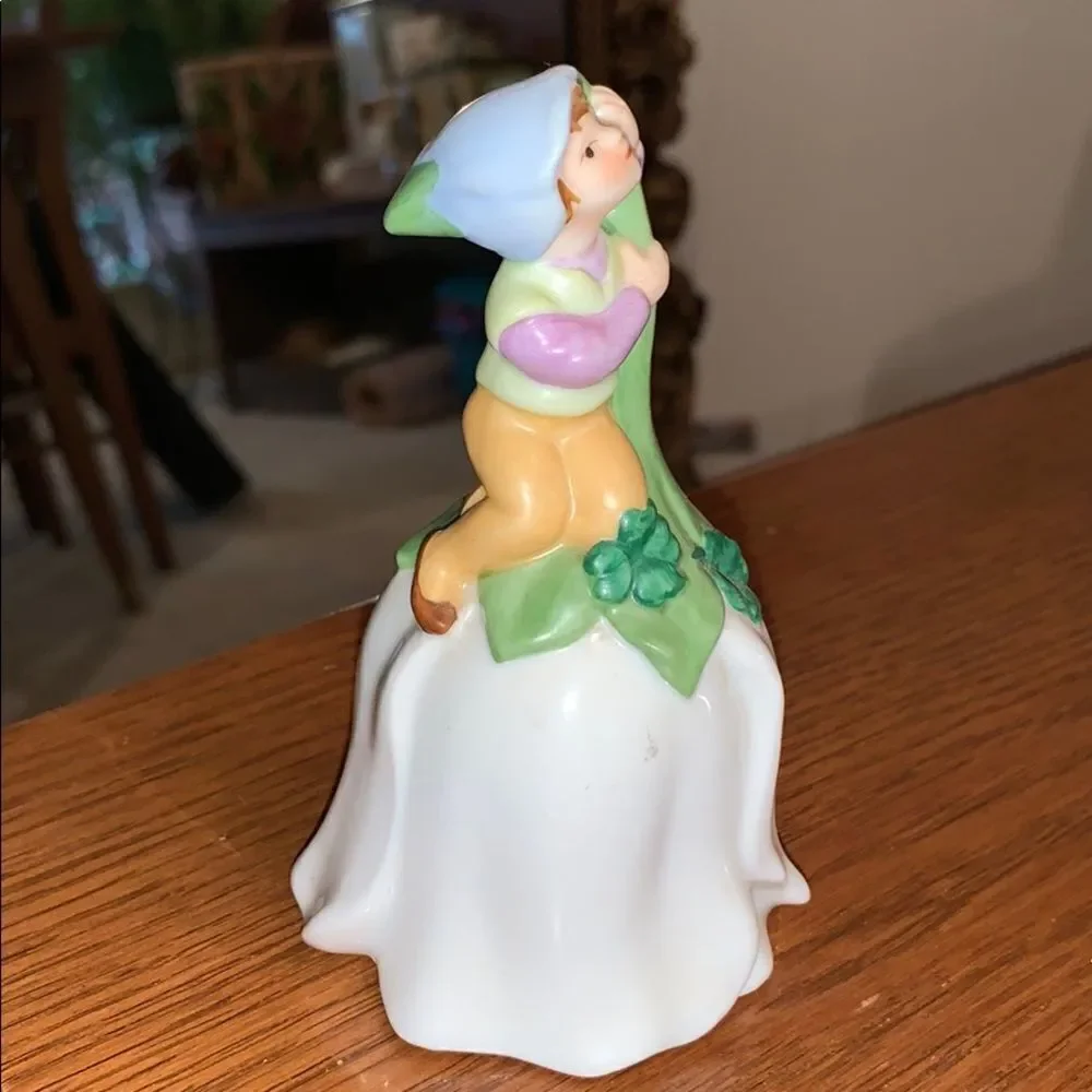 Vtg  1983 Avon porcelain elf bell‎